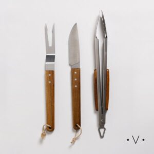 SET DE ASADO Y PINZA DE ACERO INOXIDABLE CON MADERA DE ACACIA *VASSA - Bazar