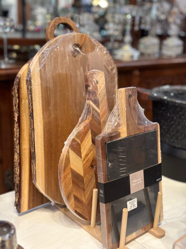 TABLA DE ACACIA CON CORTEZA 36X22 CM